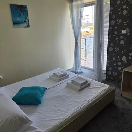 The Yellow House 3* Αγαθούπολη