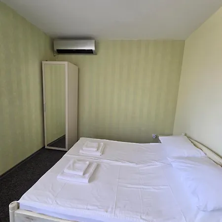 Guest house The Yellow House 3*